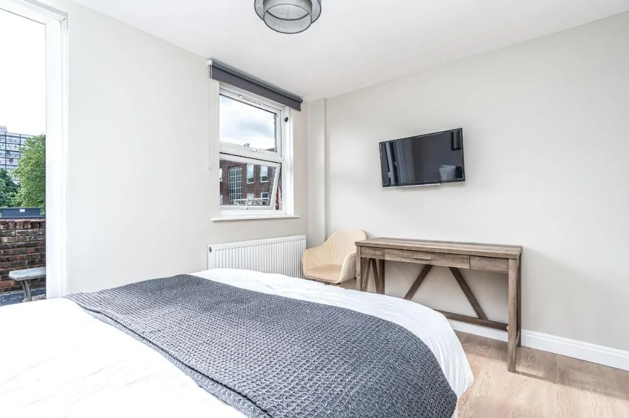 Bright Guest House In Canary Wharf London
