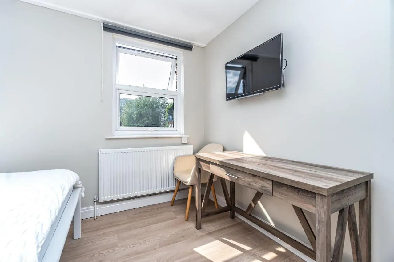 Bright Guest House In Canary Wharf London