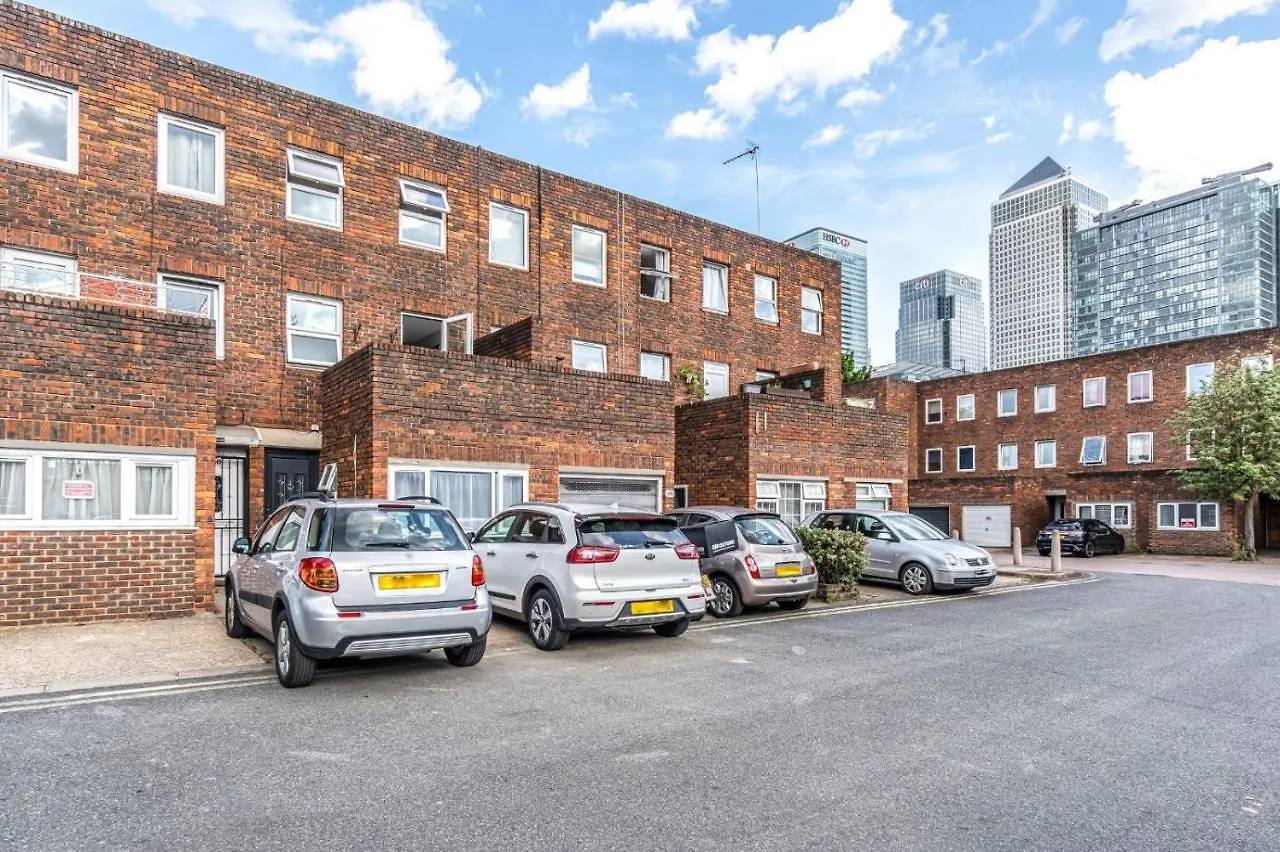 Bright Guest House In Canary Wharf London