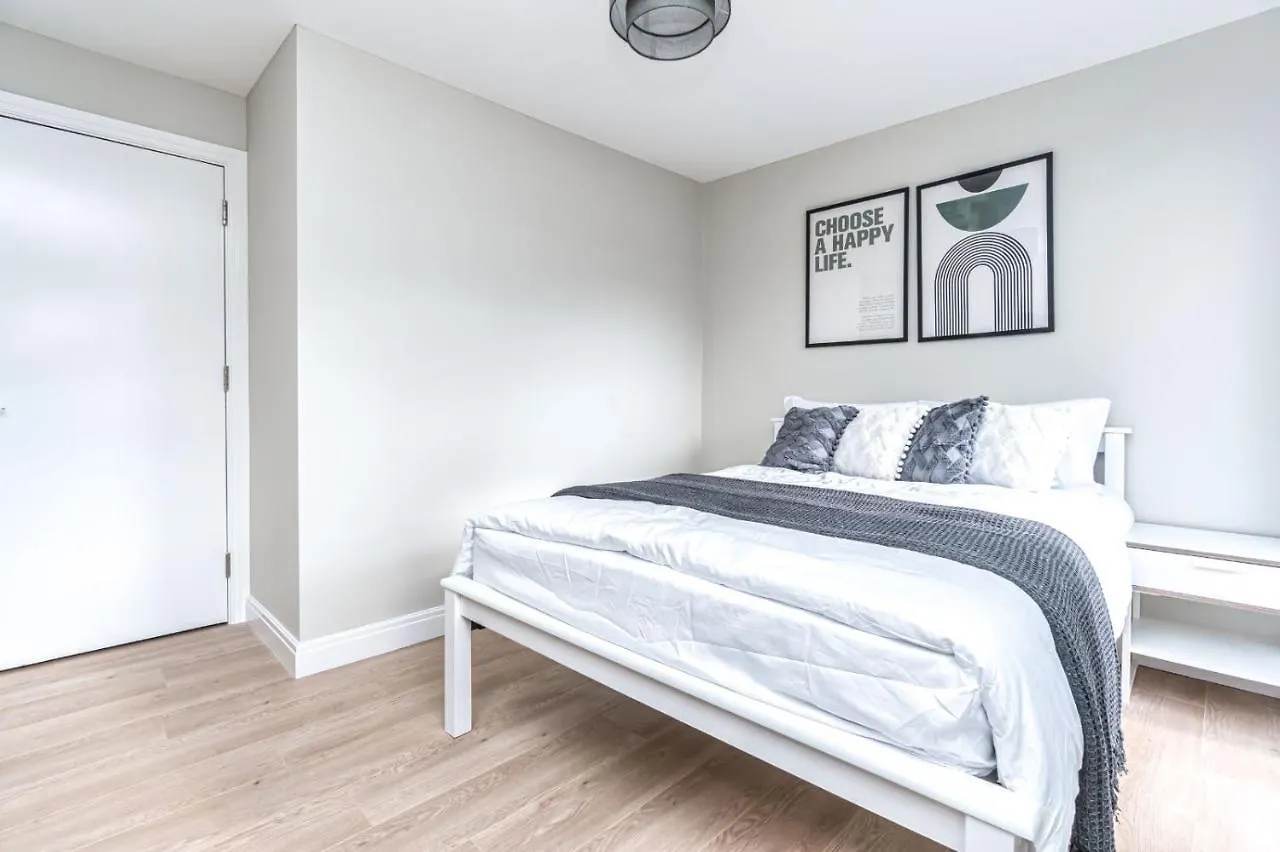 Bright Guest House In Canary Wharf Londra