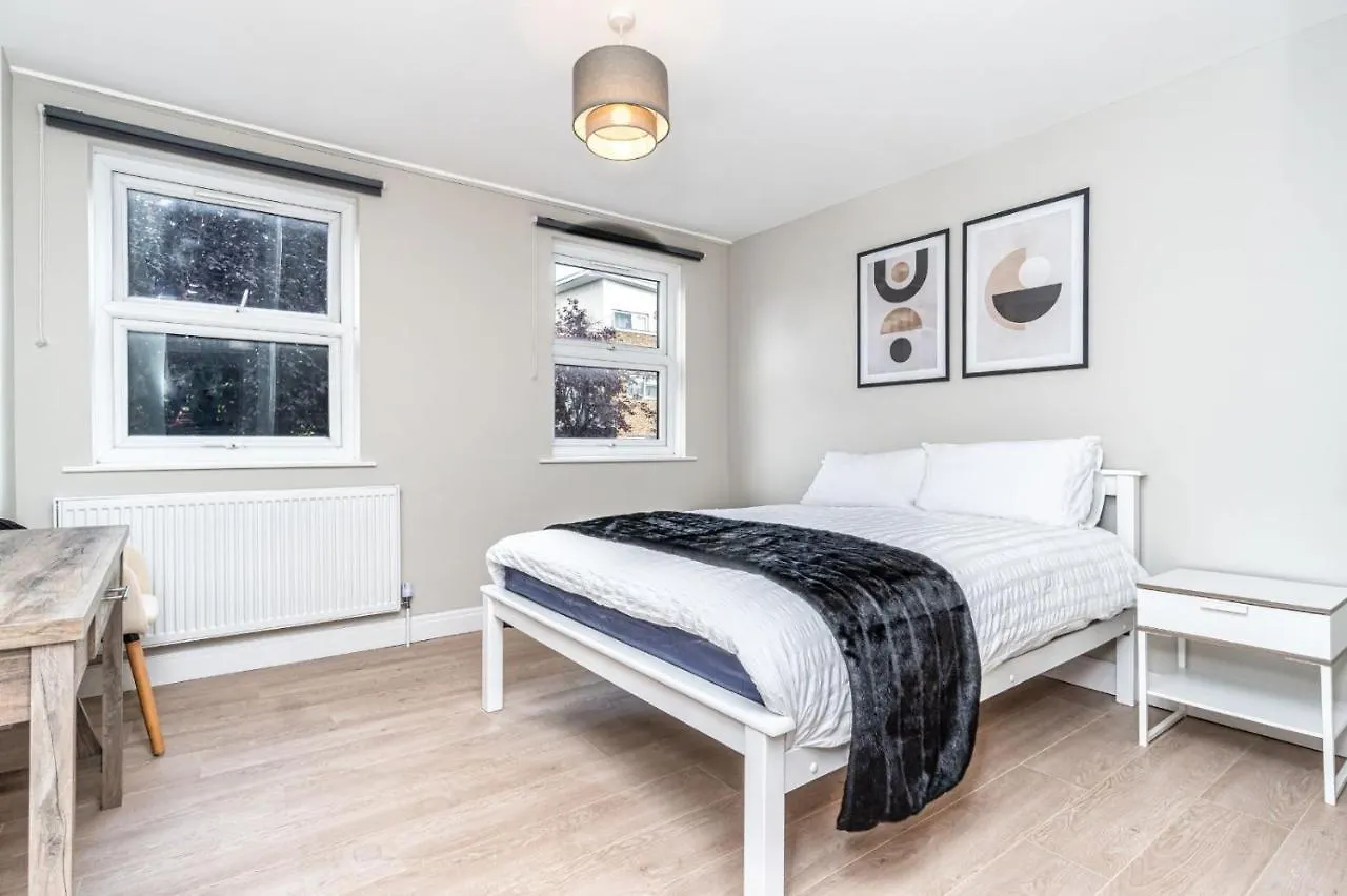 Bright Guest House In Canary Wharf Londra 0*,