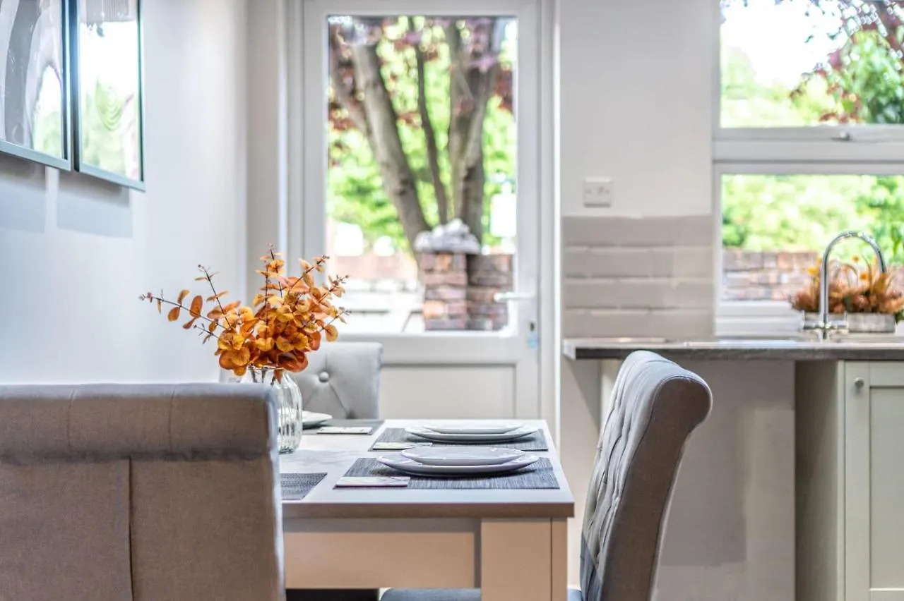 Bright Guest House In Canary Wharf Londra